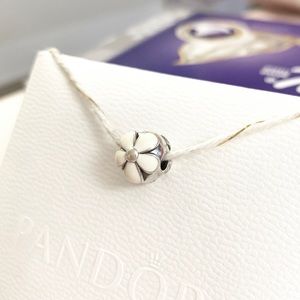 Pandora darling daisies silver enamel clip charm
